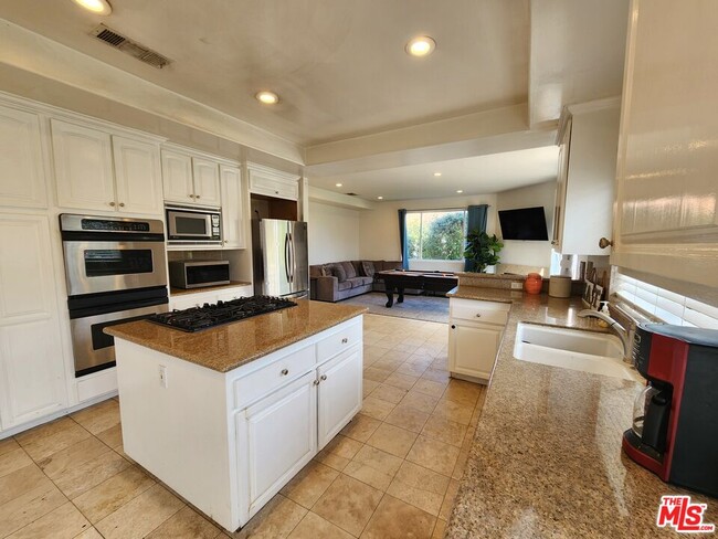 Building Photo - 28908 W Beach Ln