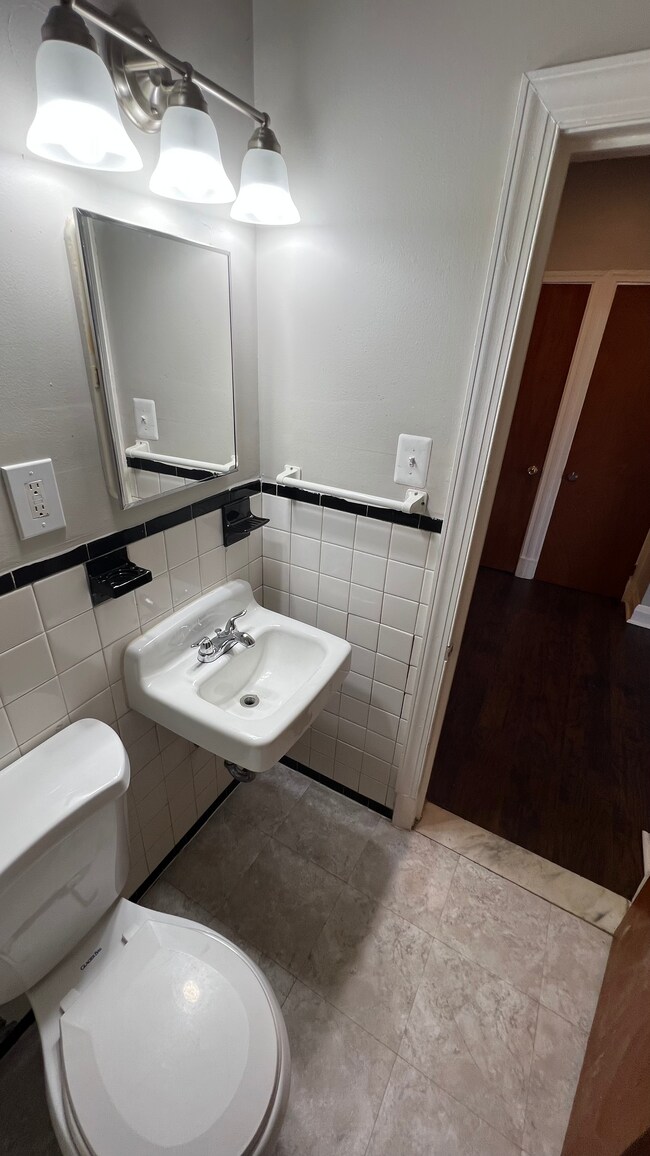 Building Photo - 1051 Desoto Rd