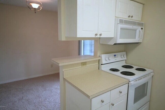 Building Photo - 10200 Belle Rive Blvd