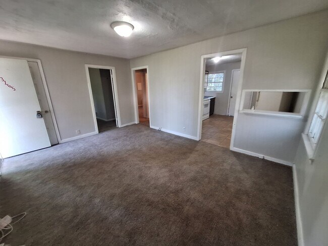 Building Photo - 3165 S Clifton Ave