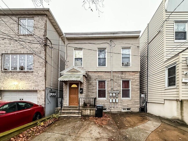 Building Photo - 47 Columbia Ave