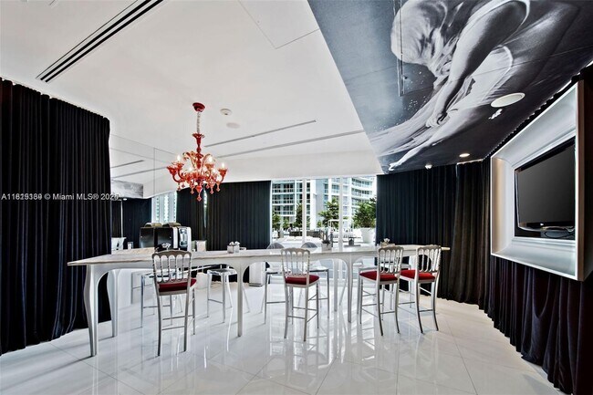 Building Photo - 475 Brickell Ave