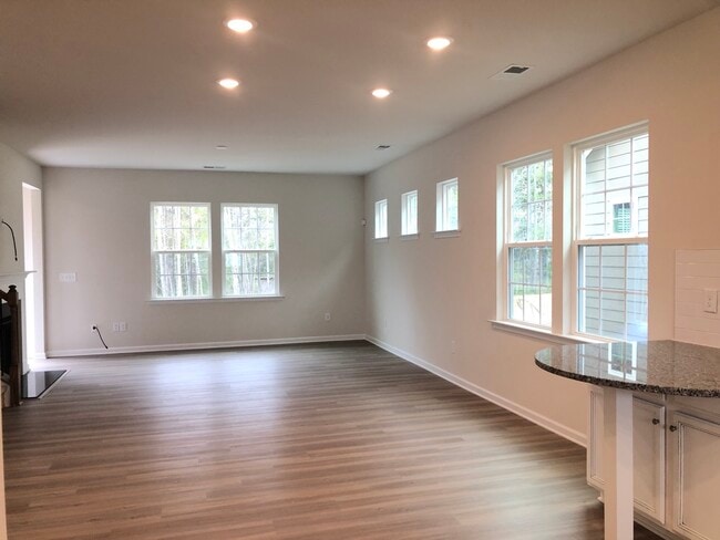 Building Photo - 601 Deep River Wy