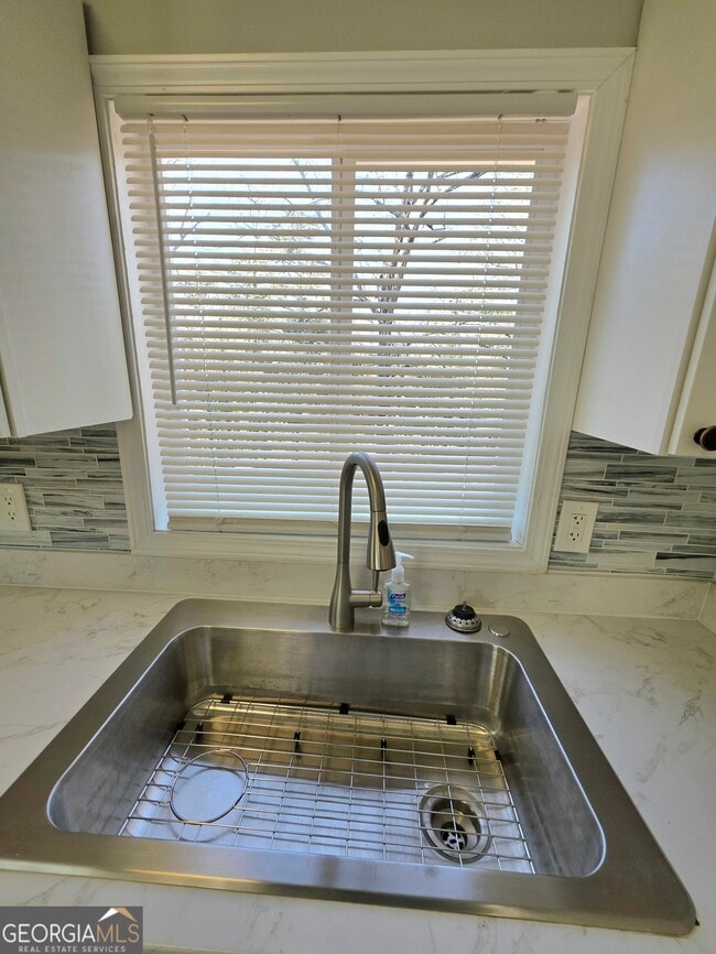 Building Photo - 1156 Clinton Rd