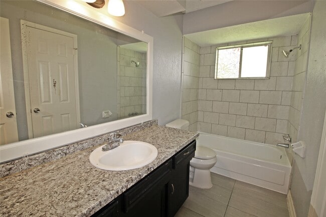 Building Photo - 13111 Sherwood Oaks Dr