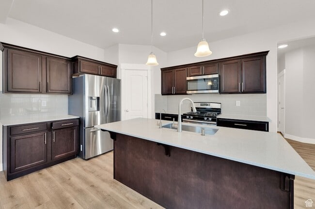 Building Photo - 106 N Midland Dr