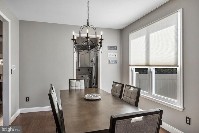 Building Photo - 105 Quarterhorse Ct