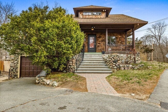 Building Photo - 328 East St