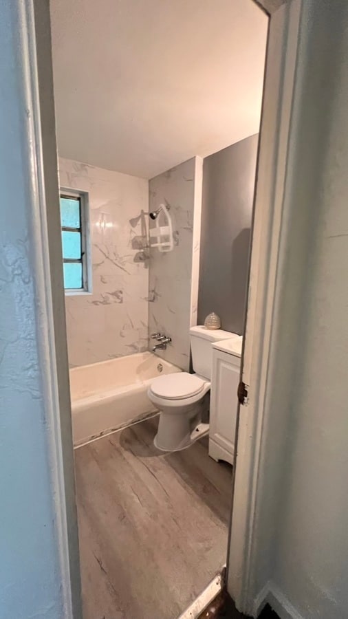 Building Photo - 2217 W 39th St