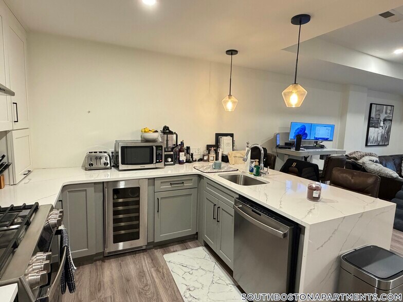 Building Photo - 9 Douglas St