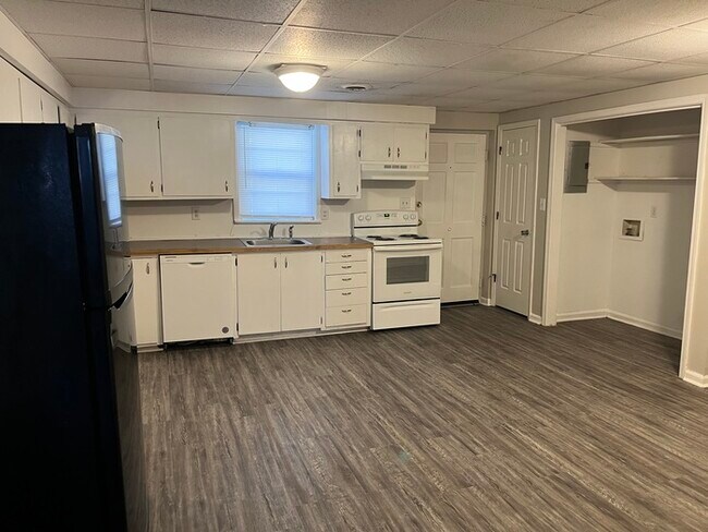 Building Photo - Large Apartment in Albemarle, NC