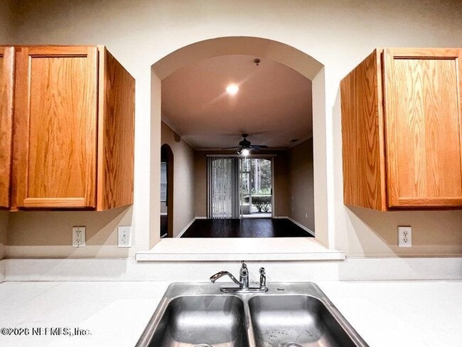 Building Photo - 10550 Baymeadows Rd