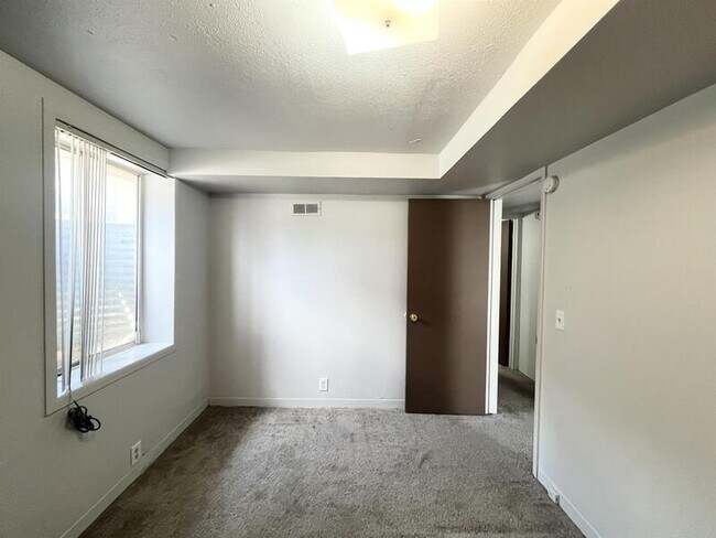 Building Photo - 1265 Crandall Ave S