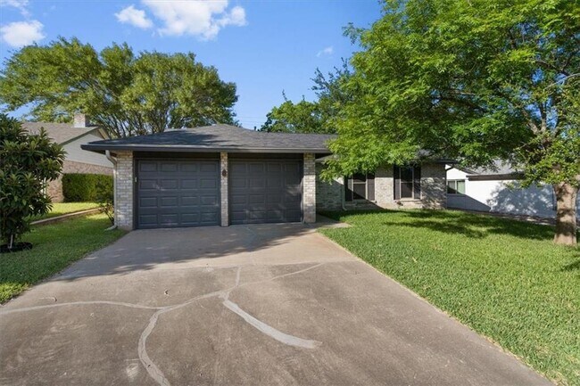 Building Photo - 304 Skyloop Dr