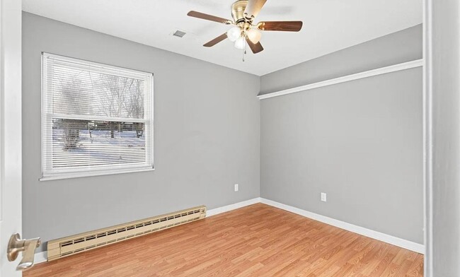 Building Photo - 1045 Greenway Dr
