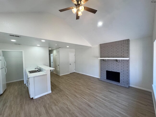 Building Photo - 4505 Mistletoe Dr