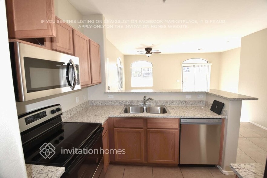Building Photo - 421 N 168th Ln