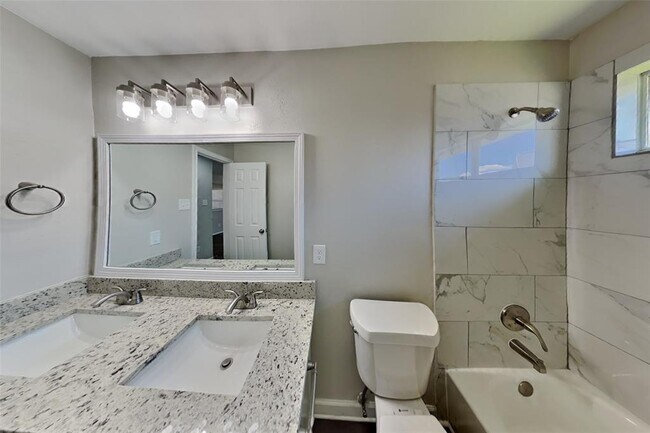 Building Photo - 6307 Briar Cross Ct