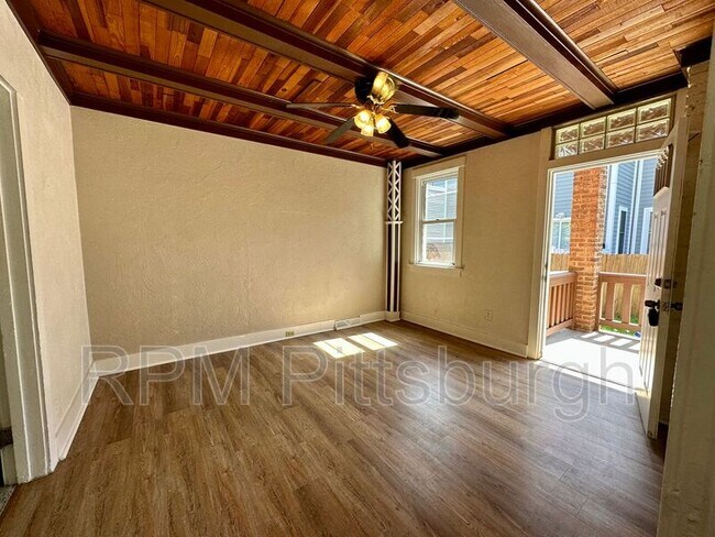 Primary Photo - 817 N Sheridan Ave