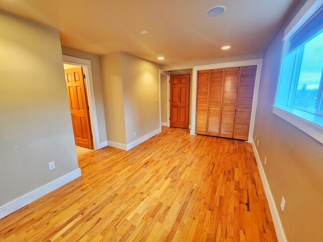 Building Photo - Beautiful 4 Bed 3 Bath Spacious Home in Renton