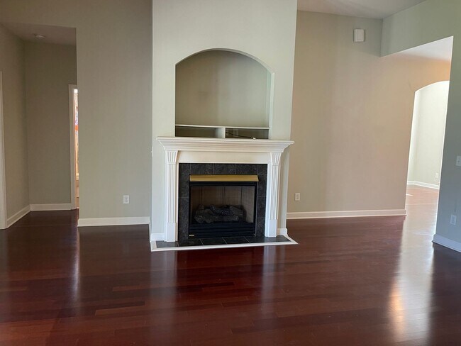 Building Photo - 215 Stoners Glen Ct