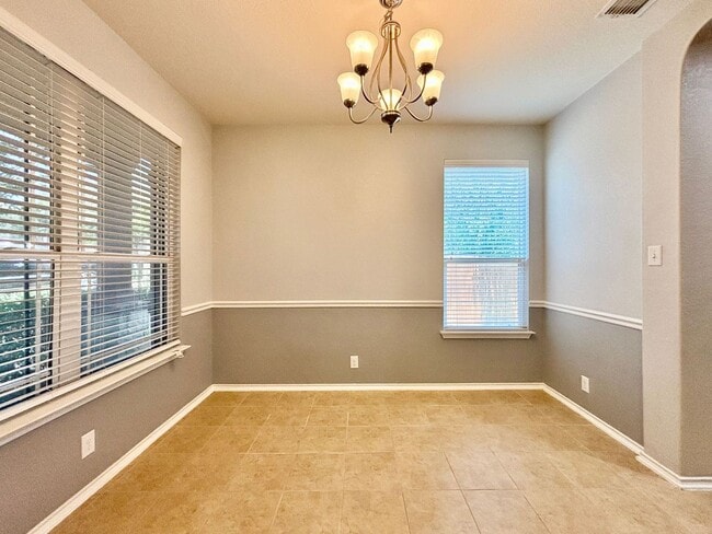 Building Photo - Welcome to this Big & Beautiful! 5 bed/3.5...