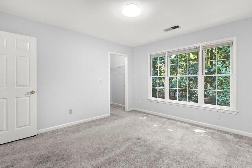 Building Photo - 1050 Shady Valley Pl NE