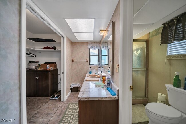 Building Photo - 1011 SE 40th St