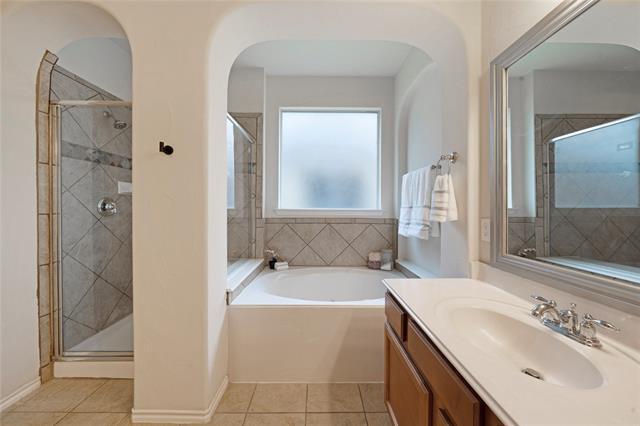 Building Photo - 9204 Sterling Gate Dr