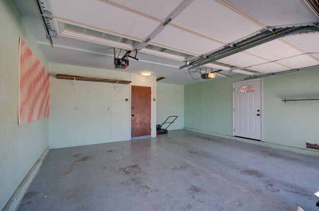 Building Photo - Amazing 3 Bedroom in the Academy Neighborhood