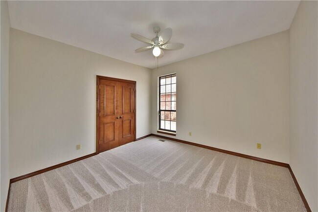 Building Photo - 1109 Irvine Dr