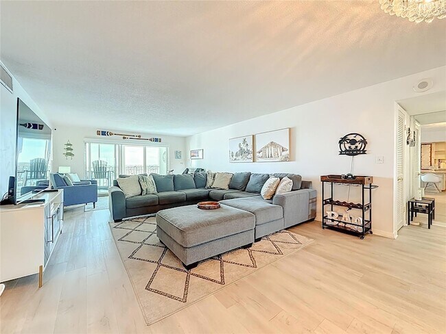 Building Photo - 400 64th Ave