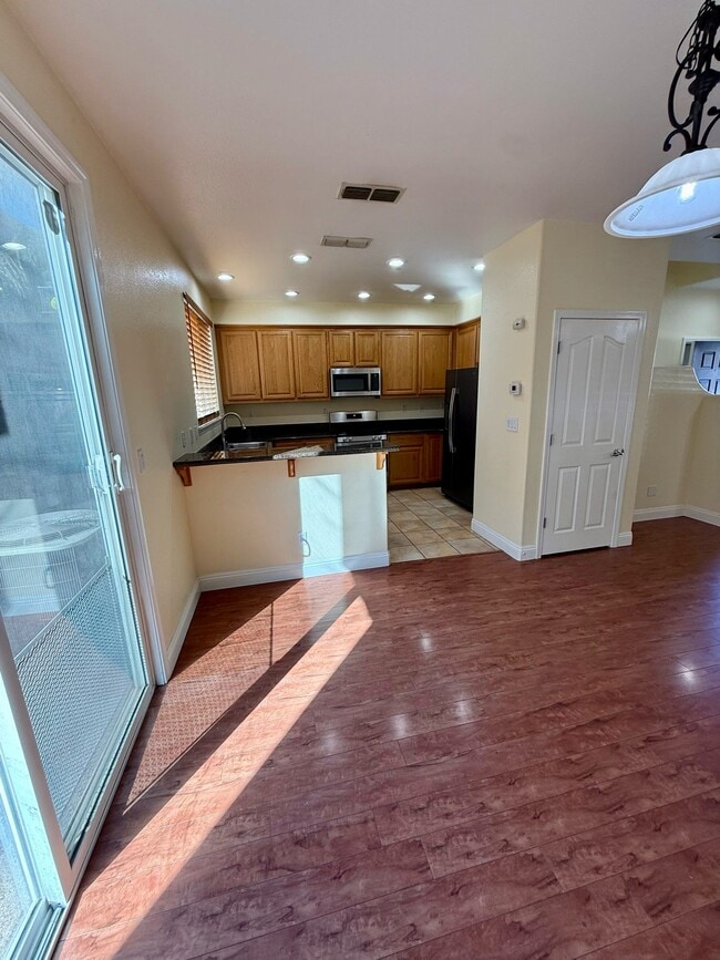 Building Photo - 5443 Washoe St