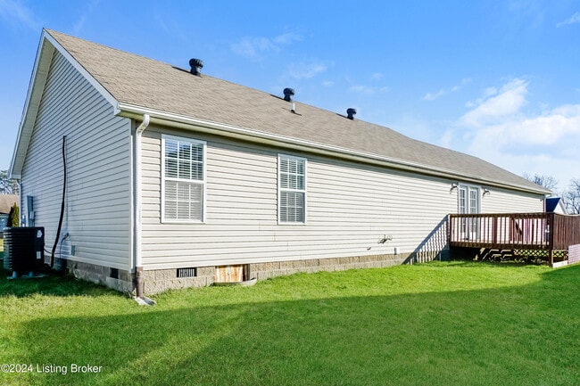 Building Photo - 375 Clover Cove Dr