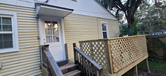 Building Photo - 8743 Buttercup St