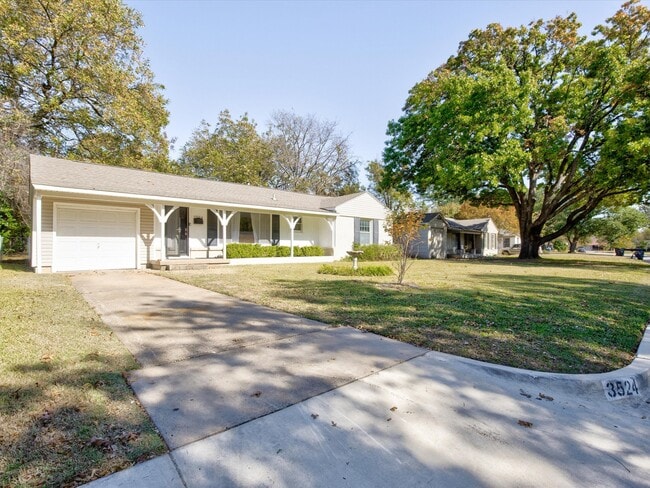 Building Photo - 3524 Corto Ave