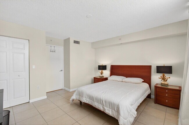 Building Photo - 3606 S Ocean Blvd