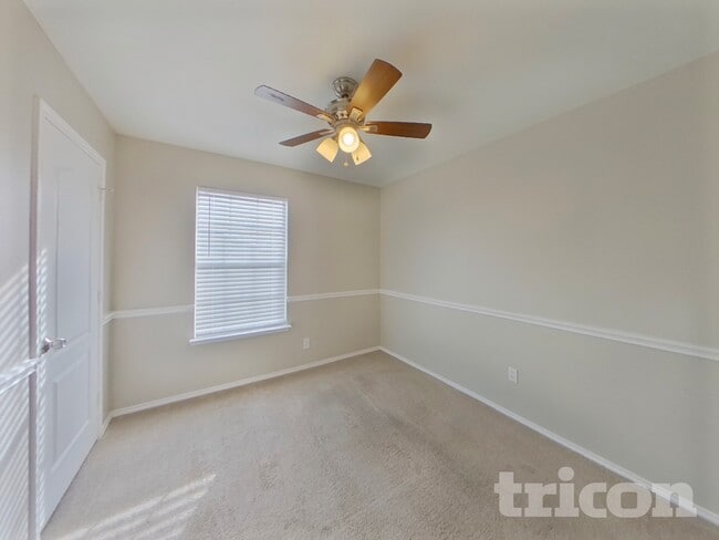 Building Photo - 1028 Glencrest Dr