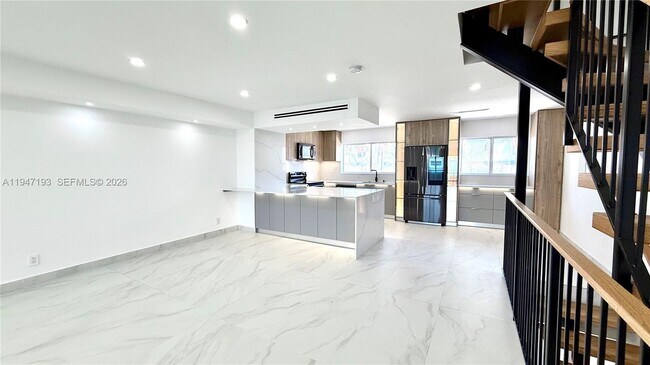 Building Photo - 3826 NE 171 St