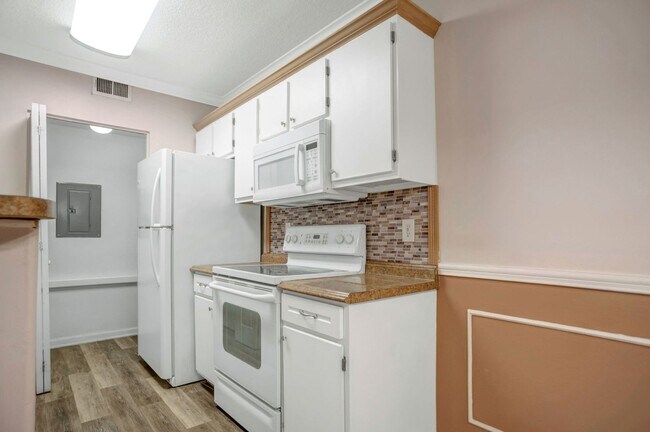 Building Photo - Lovely First Floor Condo at Plantation Point