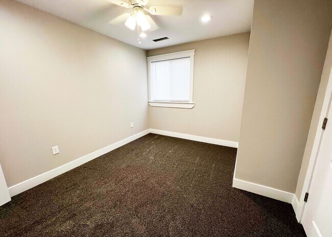 Building Photo - 3216 Bishop St