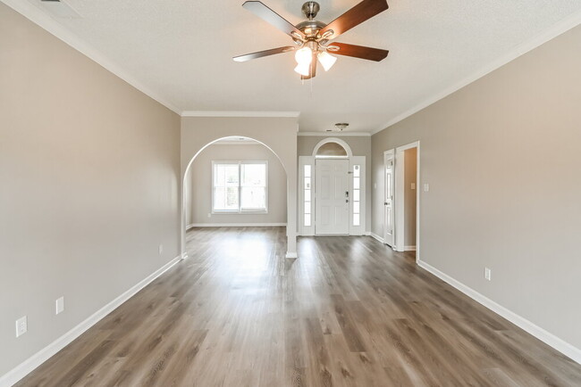 Building Photo - 4463 Whispering Bend Dr