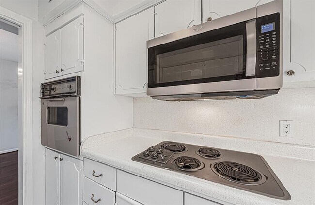 Building Photo - 2601 Bellefontaine St