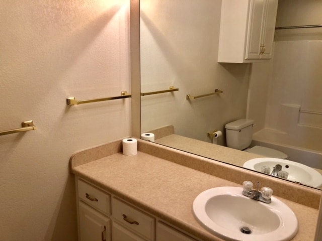 Bathroom 1 - 505 9th Ave B