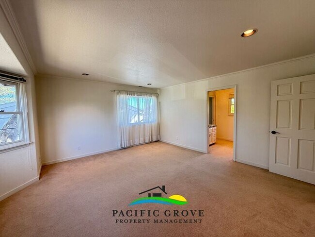 Building Photo - Updated 3 Bedroom in Pacific Grove!