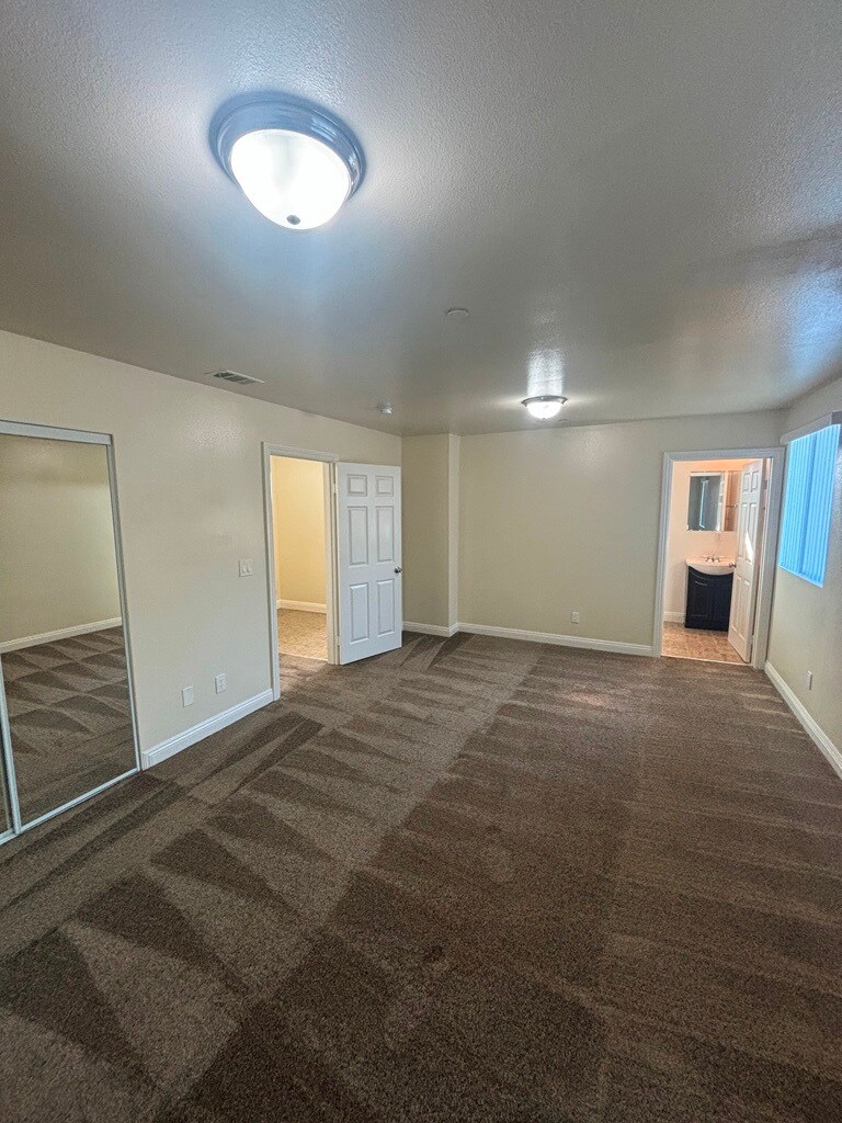 Building Photo - 430 E 118th St