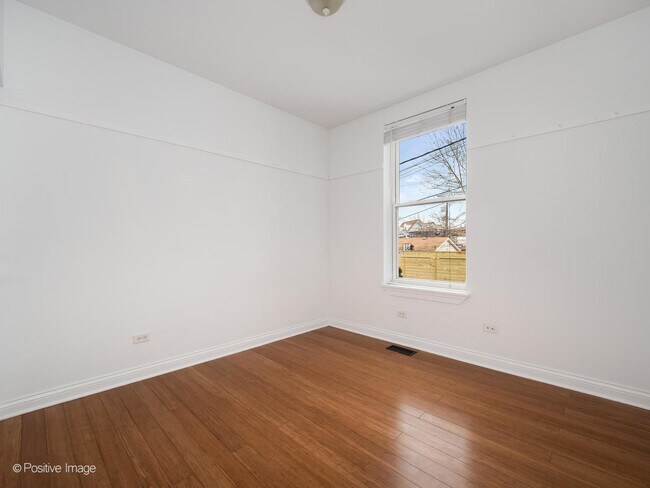 Building Photo - 3502 W Diversey Ave