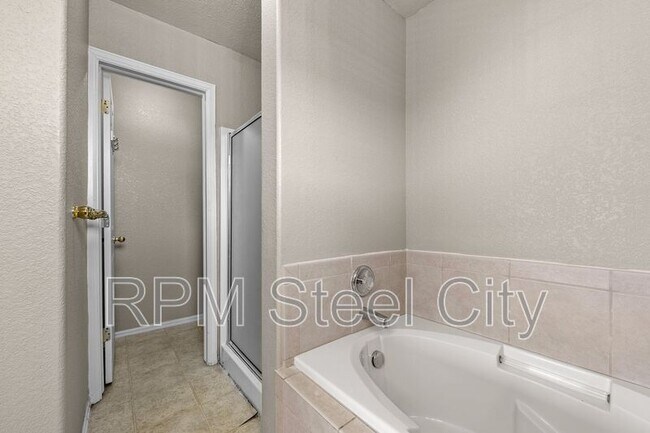 Building Photo - 2238 Meadowlark Ln