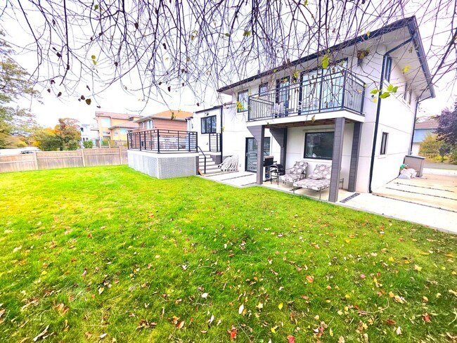 Building Photo - 640 Derby Ave