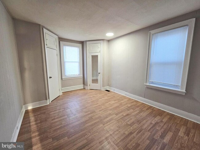 Building Photo - 5825 Ashland Ave